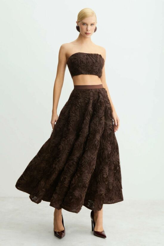 Imagem de Saia Mídi Cós Médio Barra Ampla Com Bordado Marrom Escuro Zen